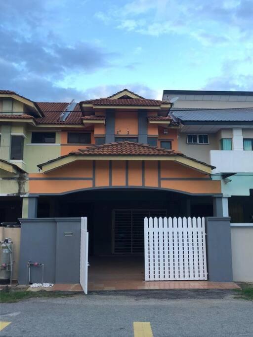 T House Nearby Kuantan East Coast Shopping Mall Extérieur photo